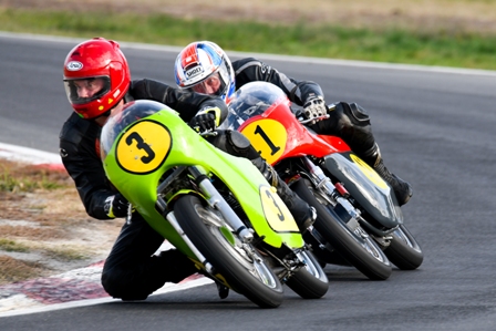 Motorbikes racing at Historic Winton
